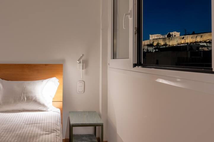 Unique 2BR Penthouse with Stunning Acropolis View gallery image 4