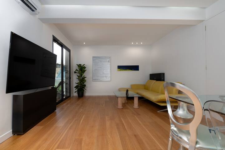 Psirri 3BR Luxury Residence with Athens View gallery image 3