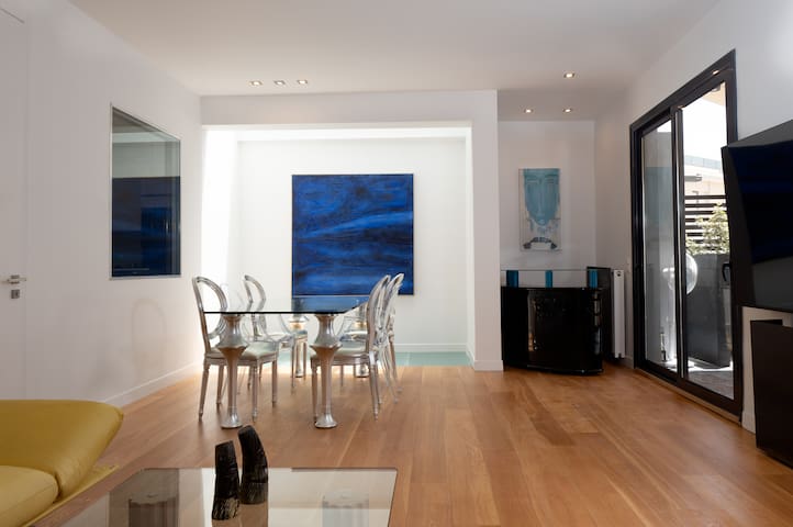 Psirri 3BR Luxury Residence with Athens View