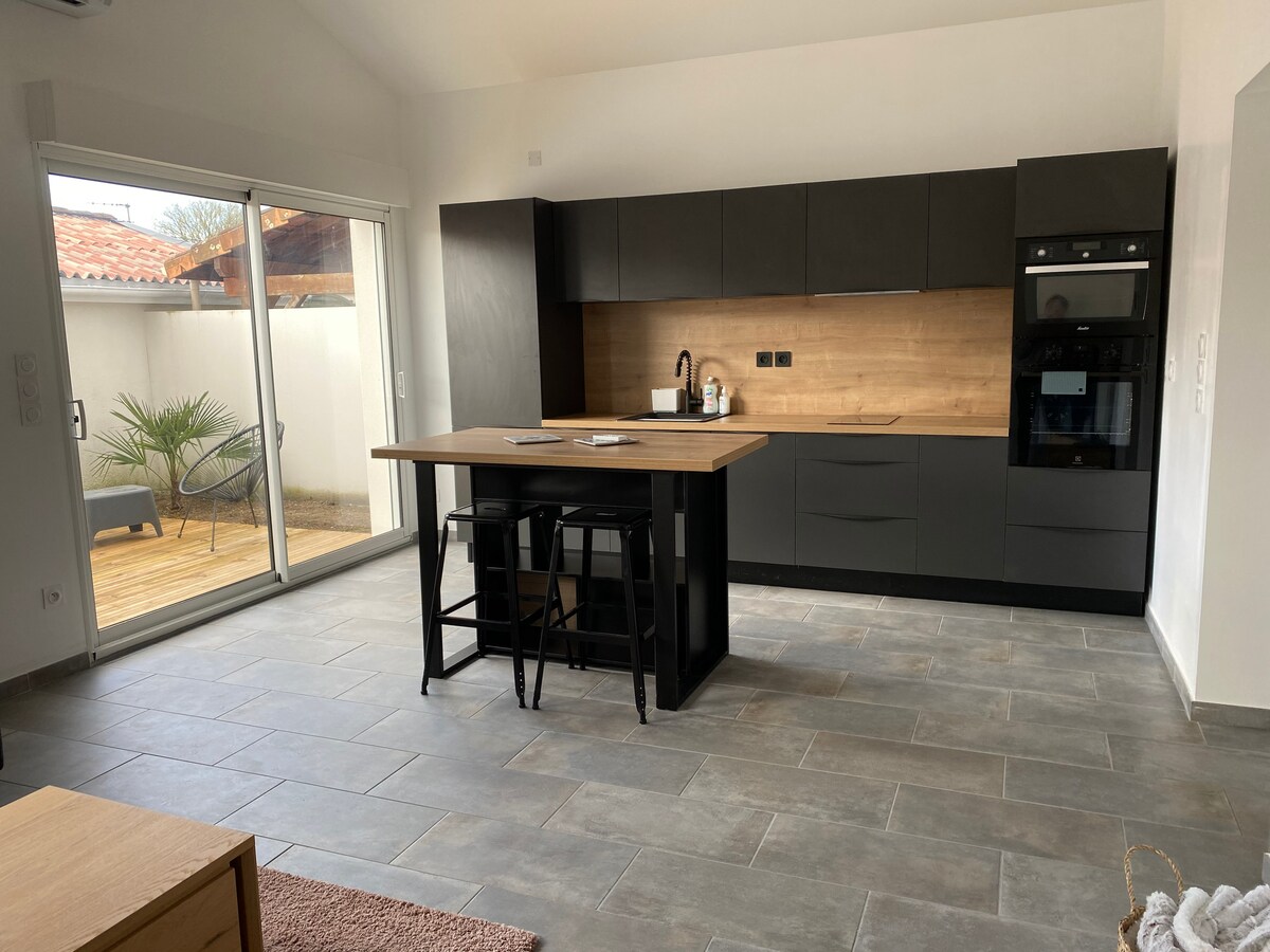 Annonce Airbnb populaire: Small 50 m² 1 bedroom house à Saint Médard En Jalles