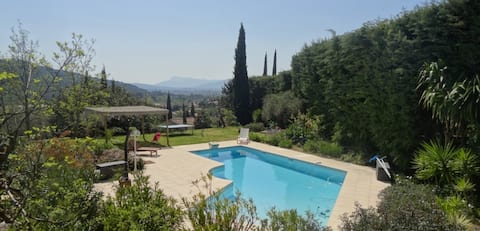 Sunny accommodation in Provence