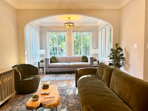 Woodbine Duplex • Two Floors • Sleeps 7 • Parking