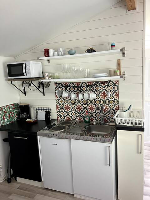 Top Airbnb: Purple Honeysuckle in Strömstad