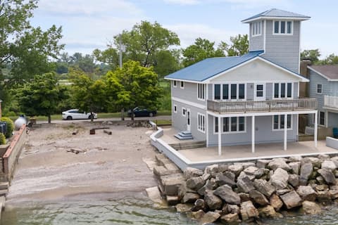 Lake Erie Water Front Home Private Beach w/ Tower