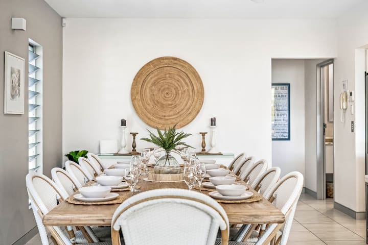 Alex Beach House (12 guests) 100 steps to the sand