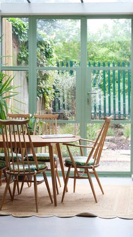 Exquisite 3 bedroom Townhouse gallery image 3