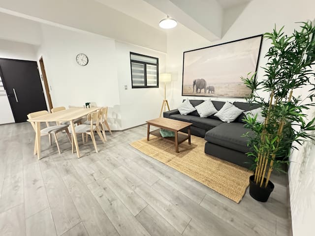 (204) Centric Modern 2 Bedroom (204)