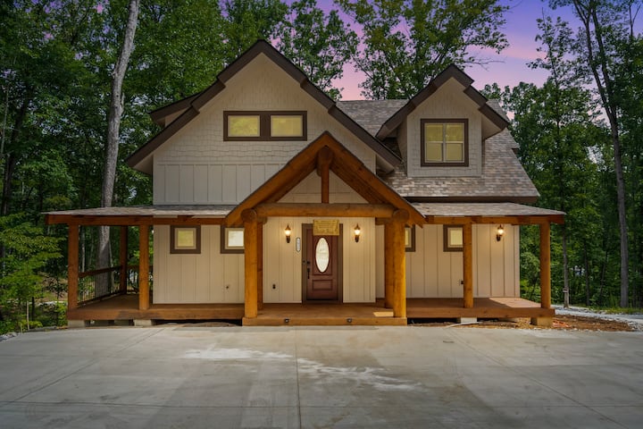 New Charming Home On Lake Keowee - Walhalla, SC