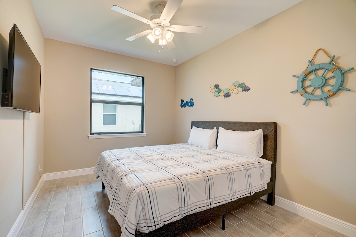 Slaapkamer met kingsize bed