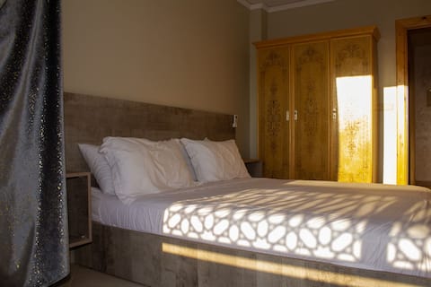 Popular Airbnb listing: Hôtel Euro Lahmam in Ras El Ma