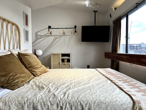 Beautiful Furnished Suite a few steps from Reforma .