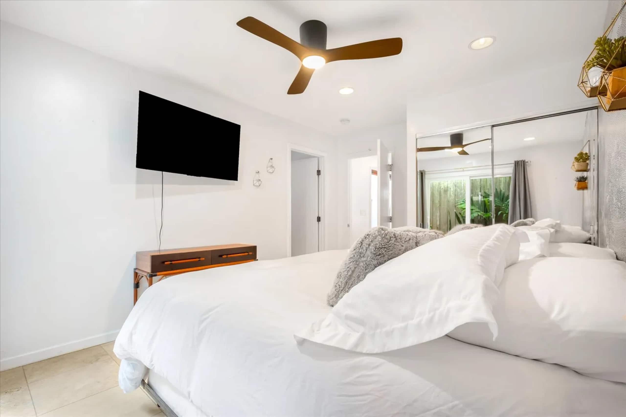 Oceanfront Bliss Pipeline Haven - Photo 16