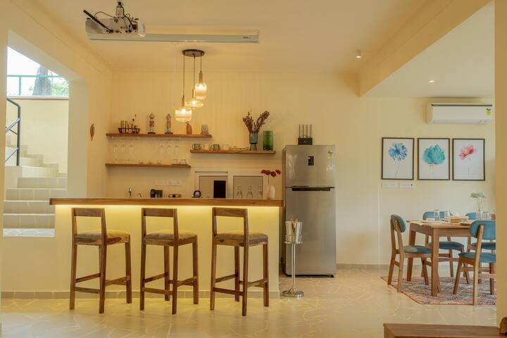 Dining area image 2