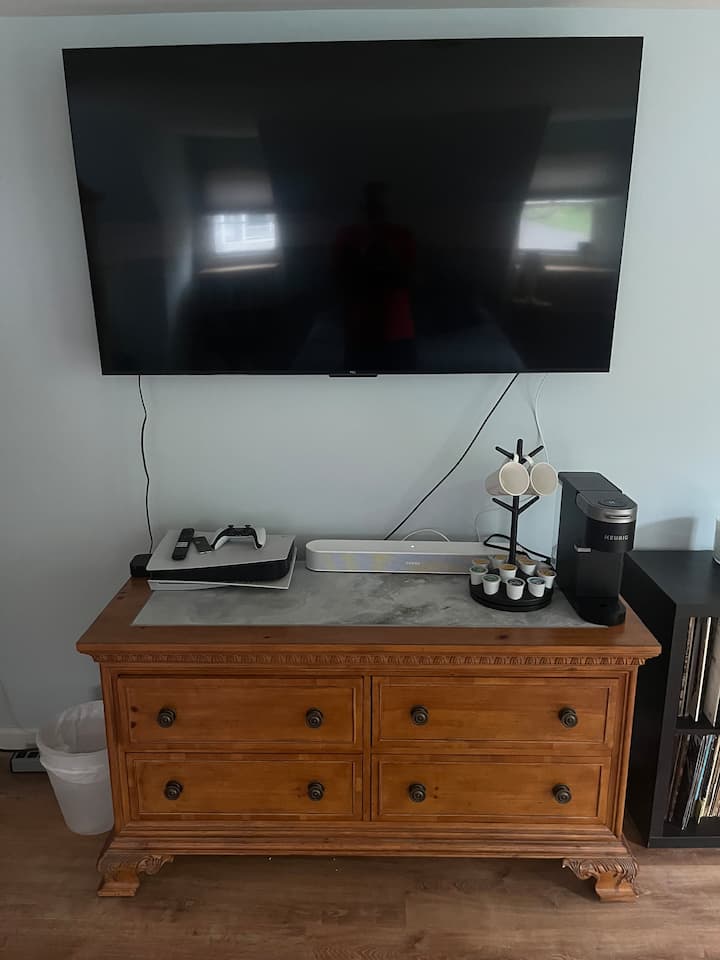 Spacious Suite Above Garage - Fairfield, CT