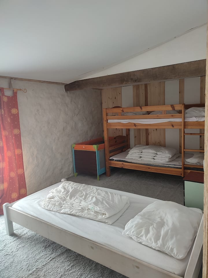Quarto, 3 camas de solteiro