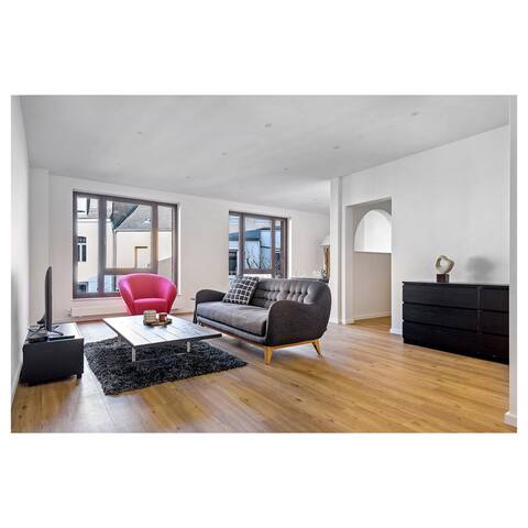 2 Bedroom Apartment+Free Parking Central Location