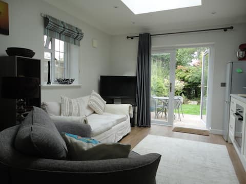 Top Airbnb: Quiet 1 bed annexe in East Dorset