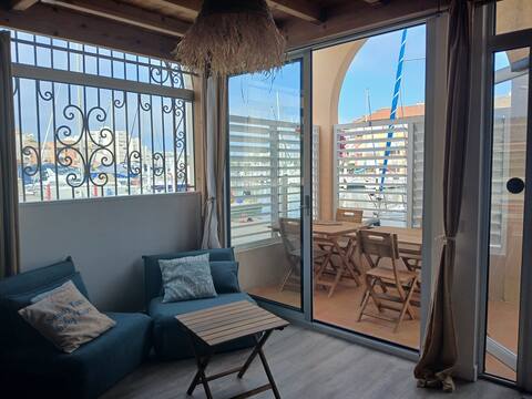 Popular Airbnb listing: Marina Port Carnon Sea 5' away AIR CONDITIONING + Terrace + Garage in Mauguio