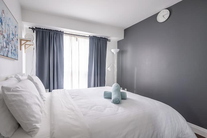 Одлична втора спална соба која може да се пофали со удобен брачен кревет (широк 150-179 см).