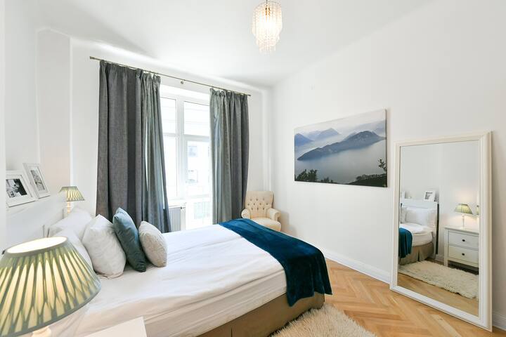 Luxury 3bedroom 2baths Apartment by OldTown Square gallery image 5