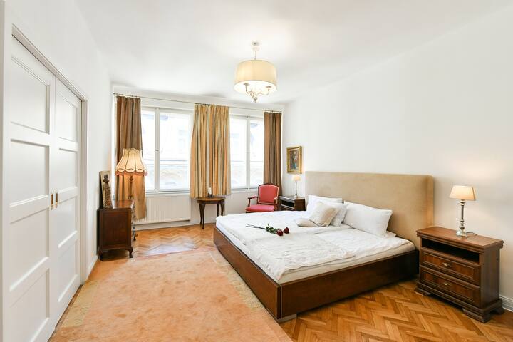 Luxury 3bedroom 2baths Apartment by OldTown Square gallery image 2