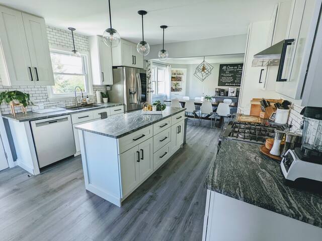 Casa Blanca: Stylish, Family Friendly, Outdoor Spa gallery image 4