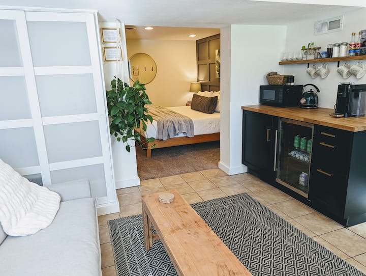 Апартман во подрумот за излегување.