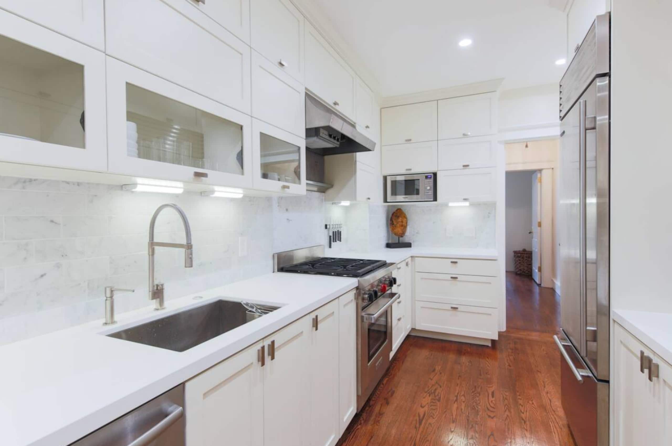 Condo in San Francisco · ★4.93 · 2 bedrooms · 2 beds · 1 bath - Image 8