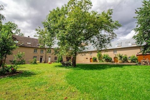 Sweet-Renoir: Quiet, private parking