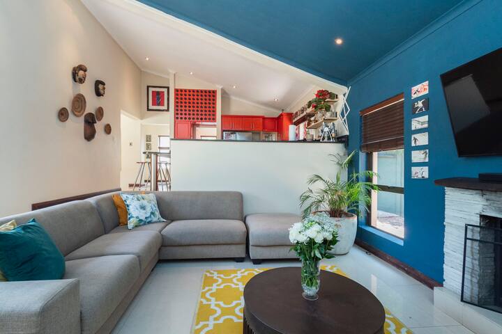 Suburban Oasis*Central*No Load shedding* Pool gallery image 2