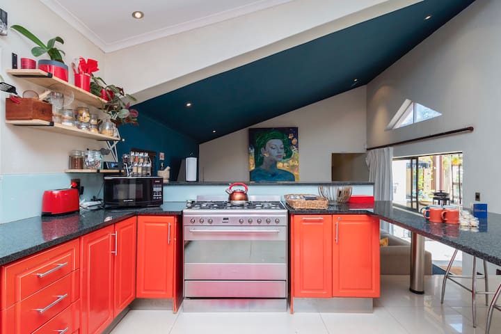 Suburban Oasis*Central*No Load shedding* Pool gallery image 5