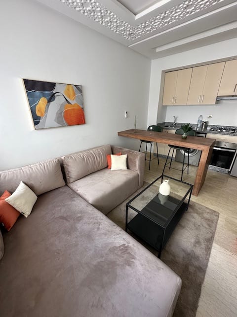 Top performing Airbnb: Elegant Cozy Apartment with Parking – Casablanca in Arrondissement D'aïn Sebaâ مقاطعة عين السبع