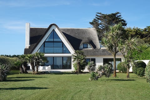 Villa "La Loubine" facing the sea