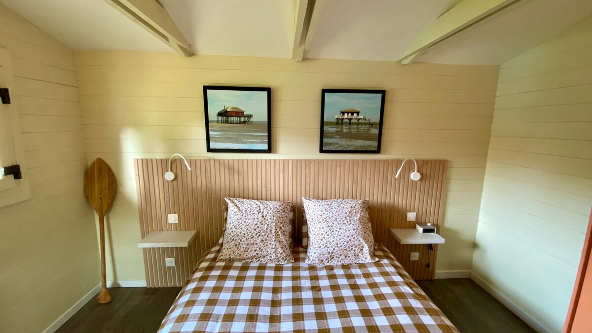 Popular Airbnb listing: Chalet by the pool "Breakfast included" in Lège Cap Ferret