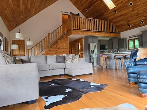 15 Guests/7.5 Acres/5 mins from Downtown Dells