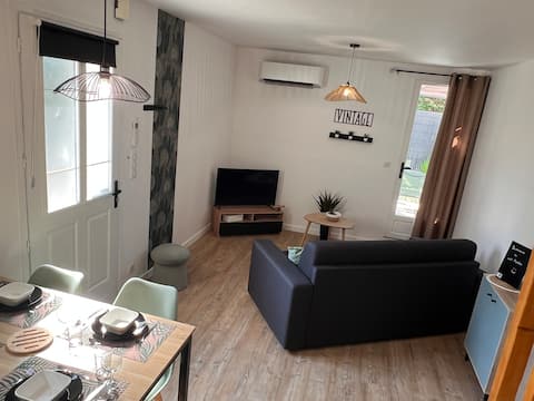 Le petit Fronton
 air-conditioned with free parking