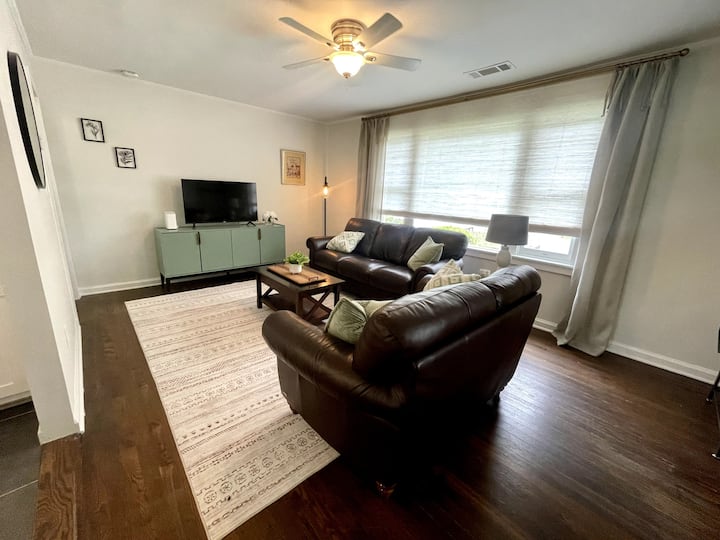 The Eucalyptus Bungalow On Marietta Square - Marietta, GA