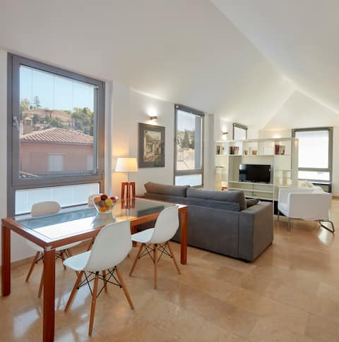 Very bright loft, beautiful parking views for free