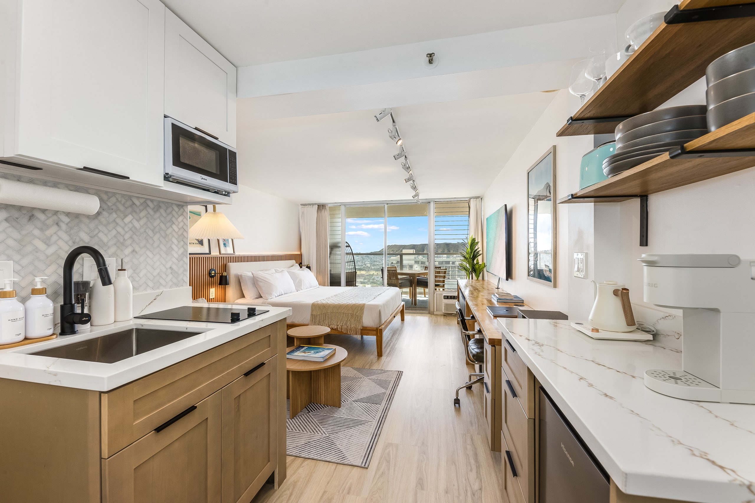 *Newly Remodeled - Ocean & Diamond Head View - Image 13