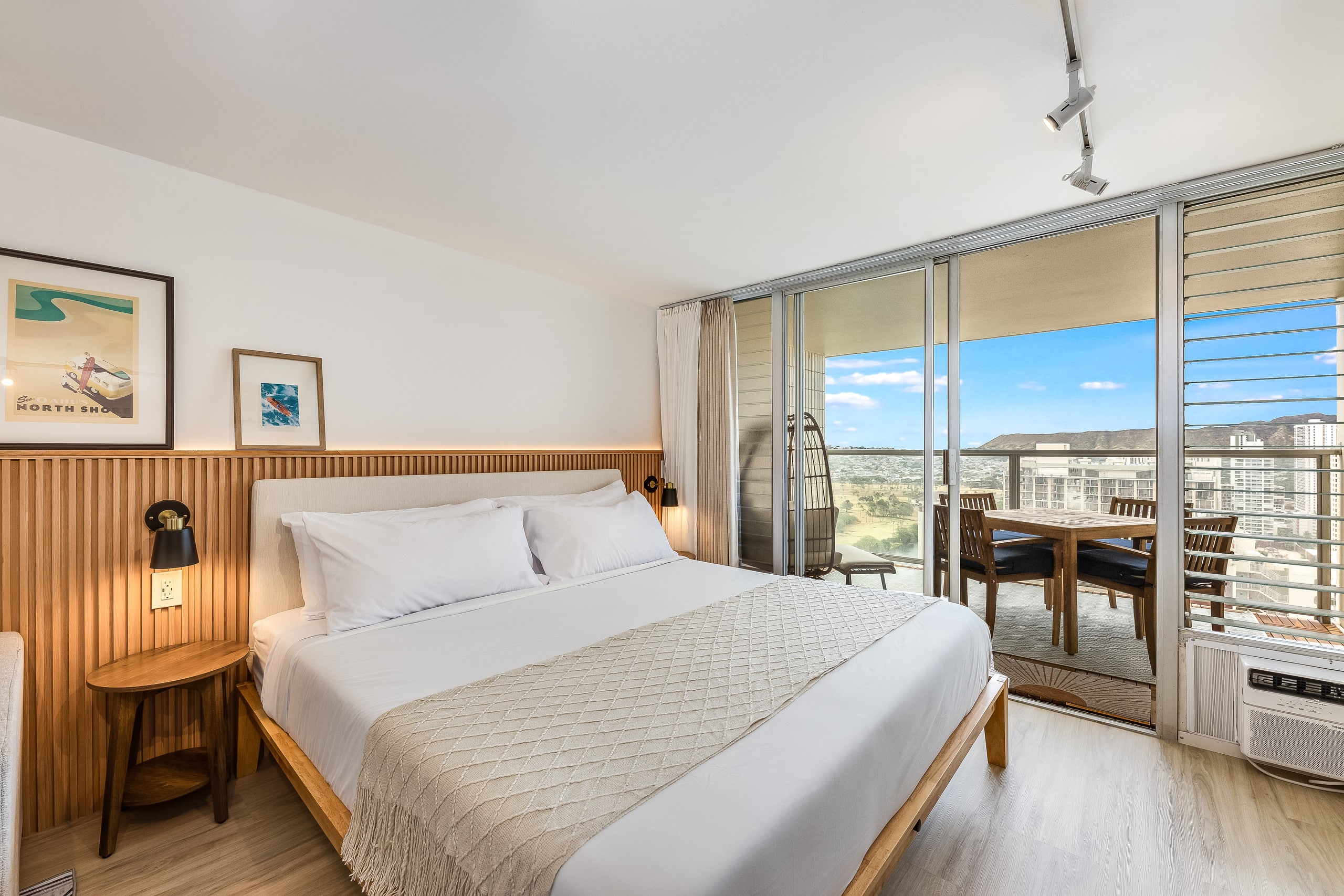 *Newly Remodeled - Ocean & Diamond Head View - Image 4