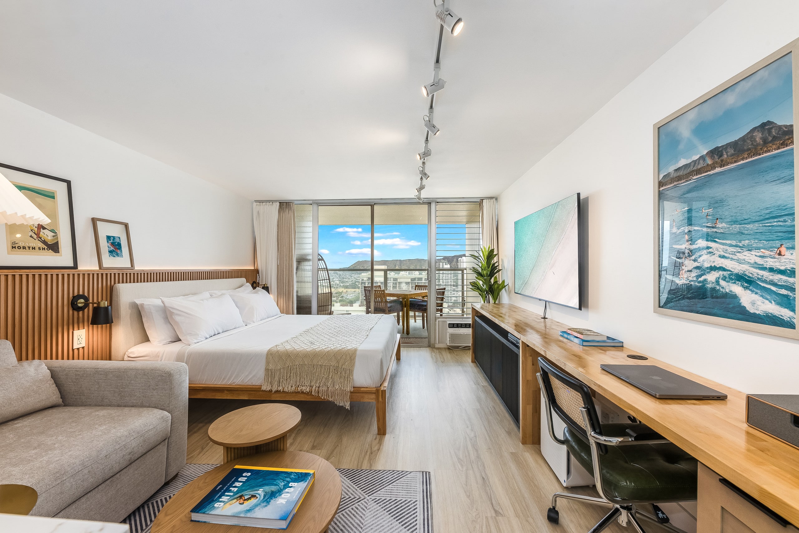 *Newly Remodeled - Ocean & Diamond Head View - Image 3