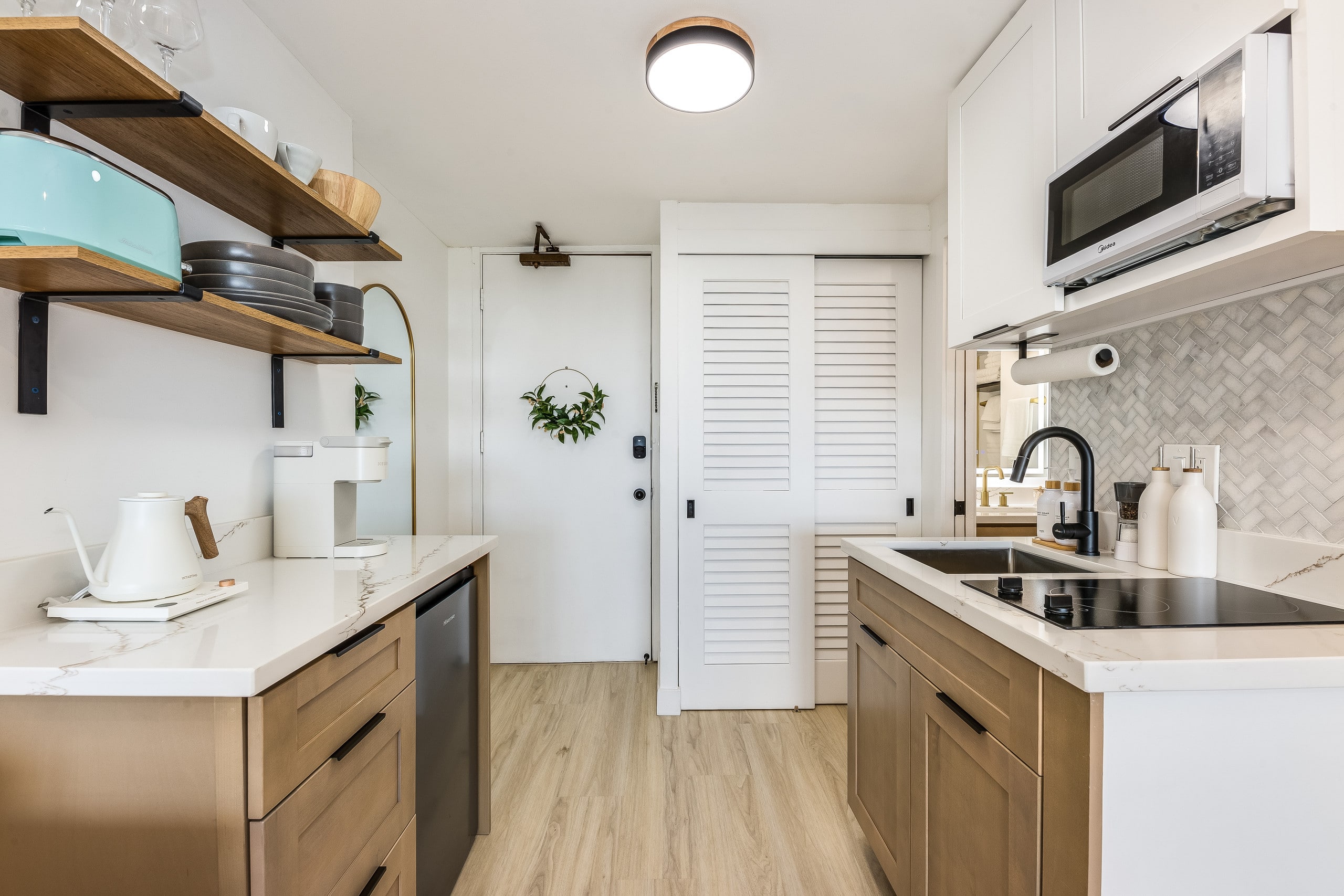 *Newly Remodeled - Ocean & Diamond Head View - Image 15