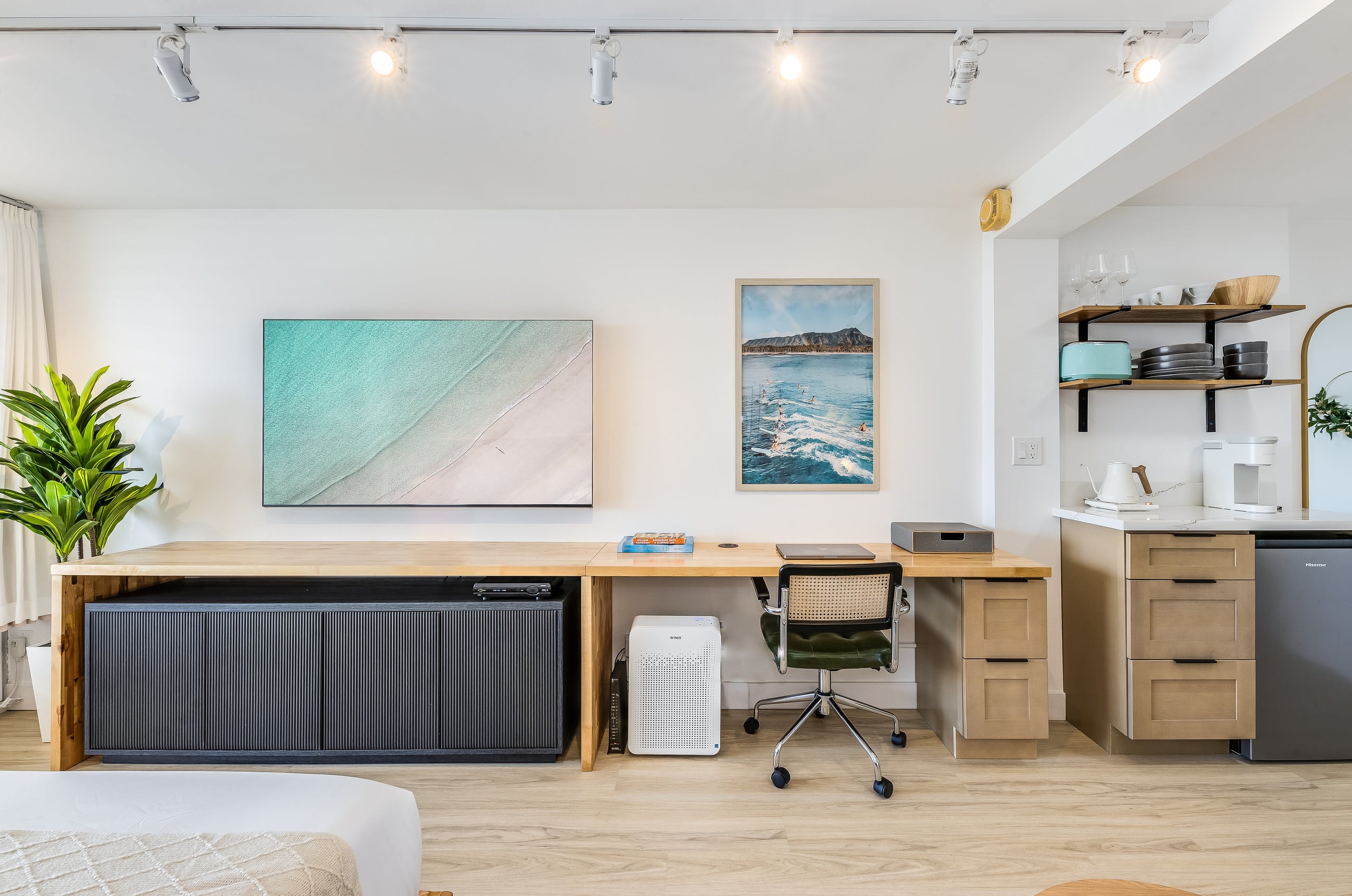 *Newly Remodeled - Ocean & Diamond Head View - Image 9