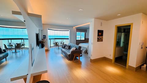 Airbnb em destaque: Charming Loft Right on the sand! em Vitória