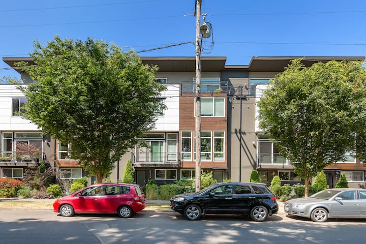 Walk to CapHill 4B/2.5B gallery image 2