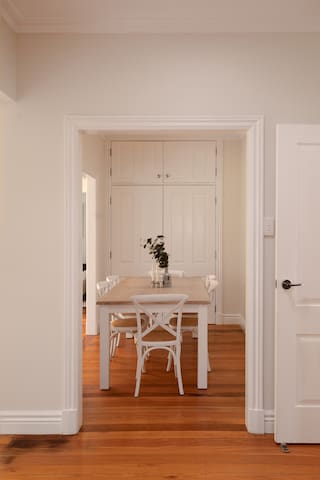 3x2Bath Garage 10km CBD Shops Parks Trams