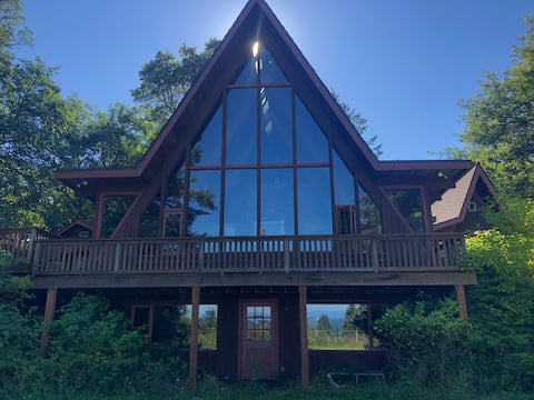 Chalet-Inpired Country Home w/ Spectacular Views!