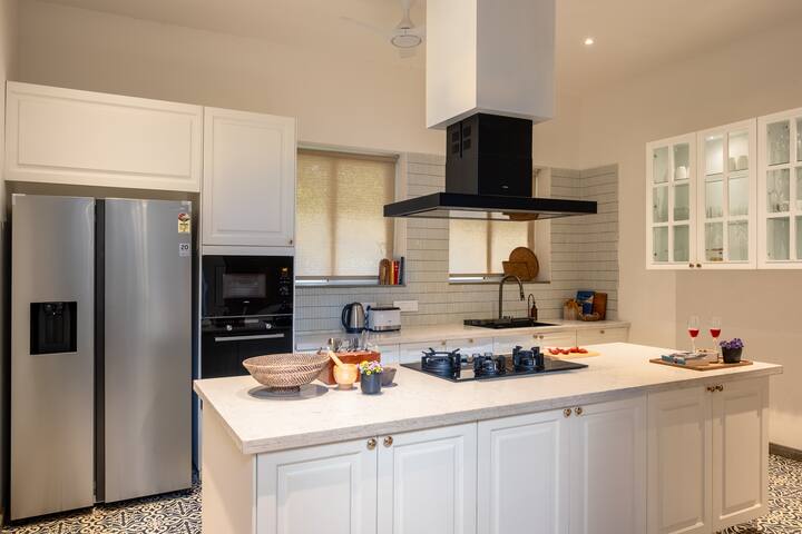 Full kitchen image 1