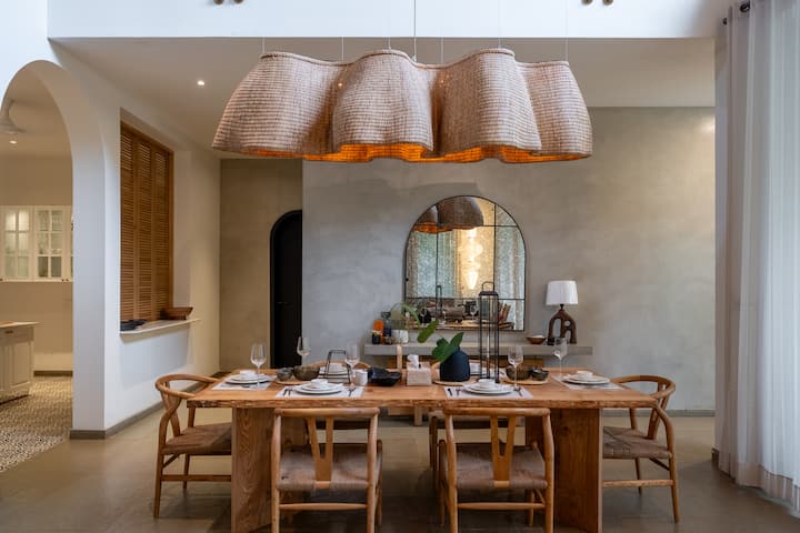Dining area image 2