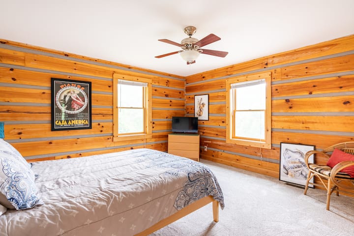 Bedroom #2 with mountain views!